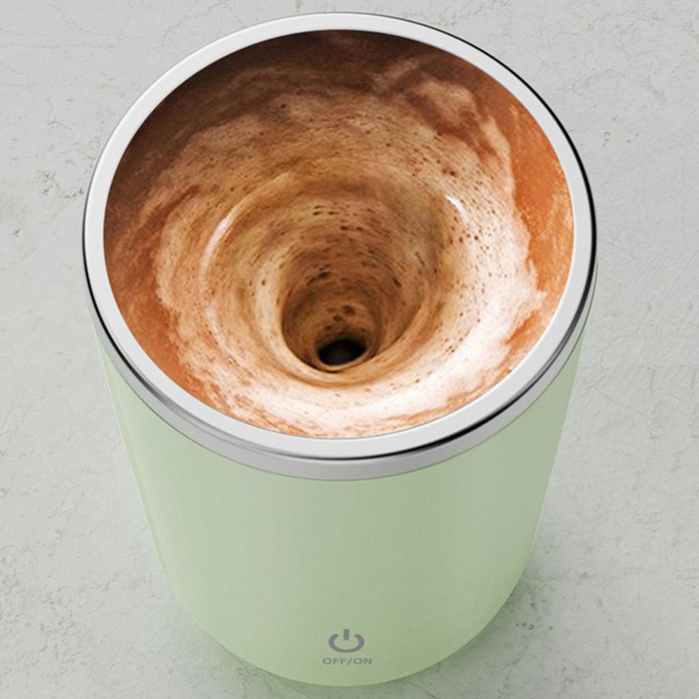 Selbstumrührender Becher